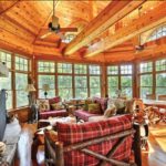 Spacious multi-sided Muskoka room