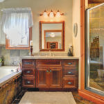 Master ensuite with shower and tub