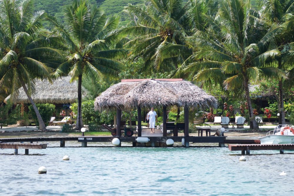 A warm welcome drifting up to the dock at Fare Pea Iti Romantic Lodge